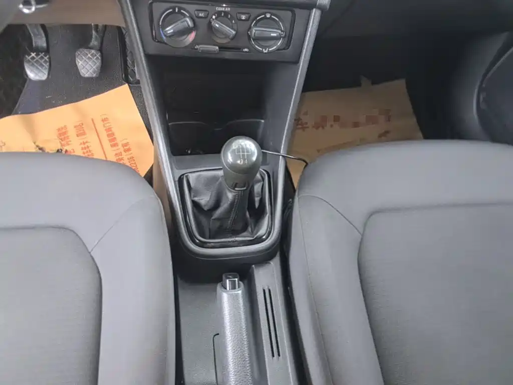 Volkswagen Santana — миниатюра 14