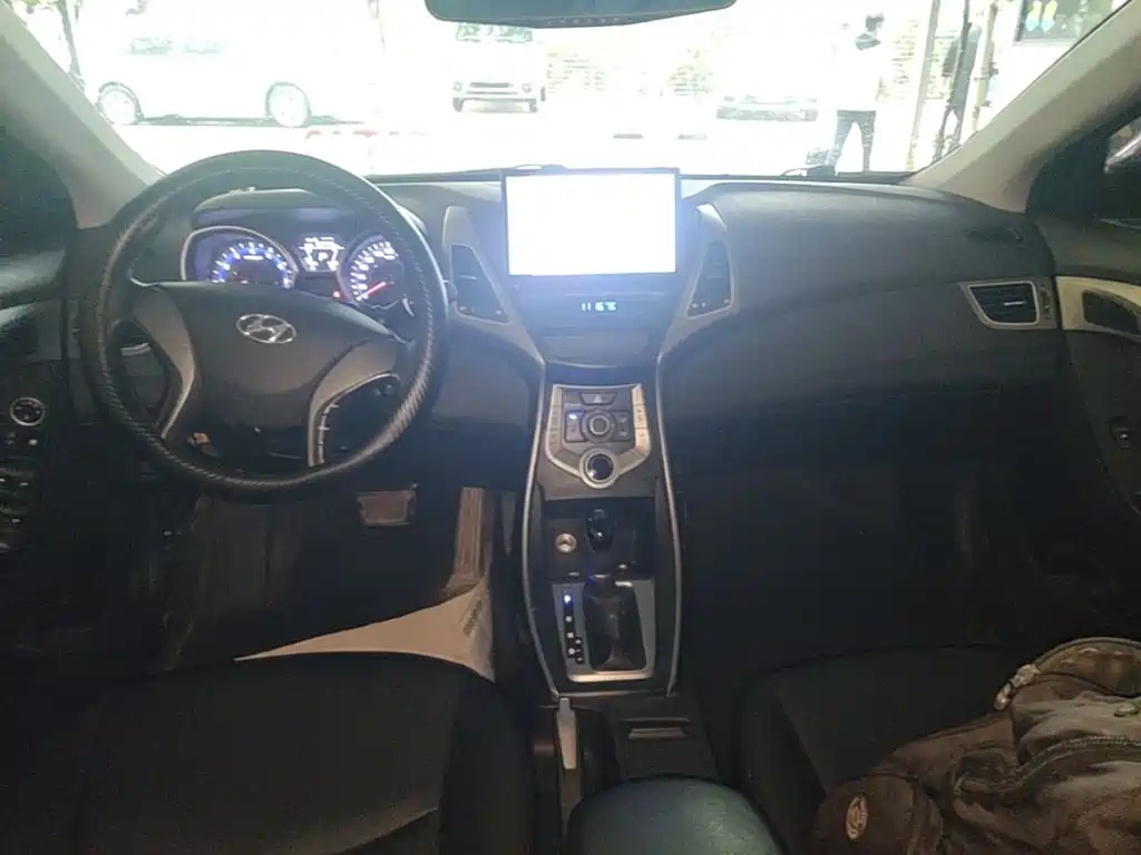 Hyundai Elantra Langdong — миниатюра 10