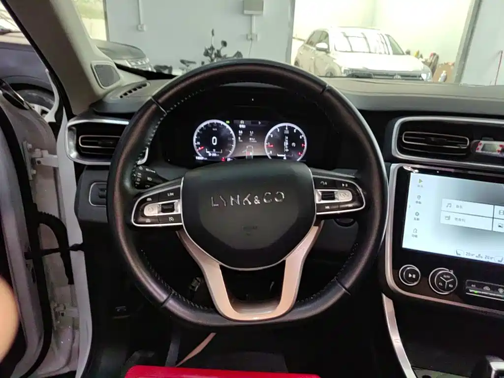 Lynk & Co 01 — миниатюра 11