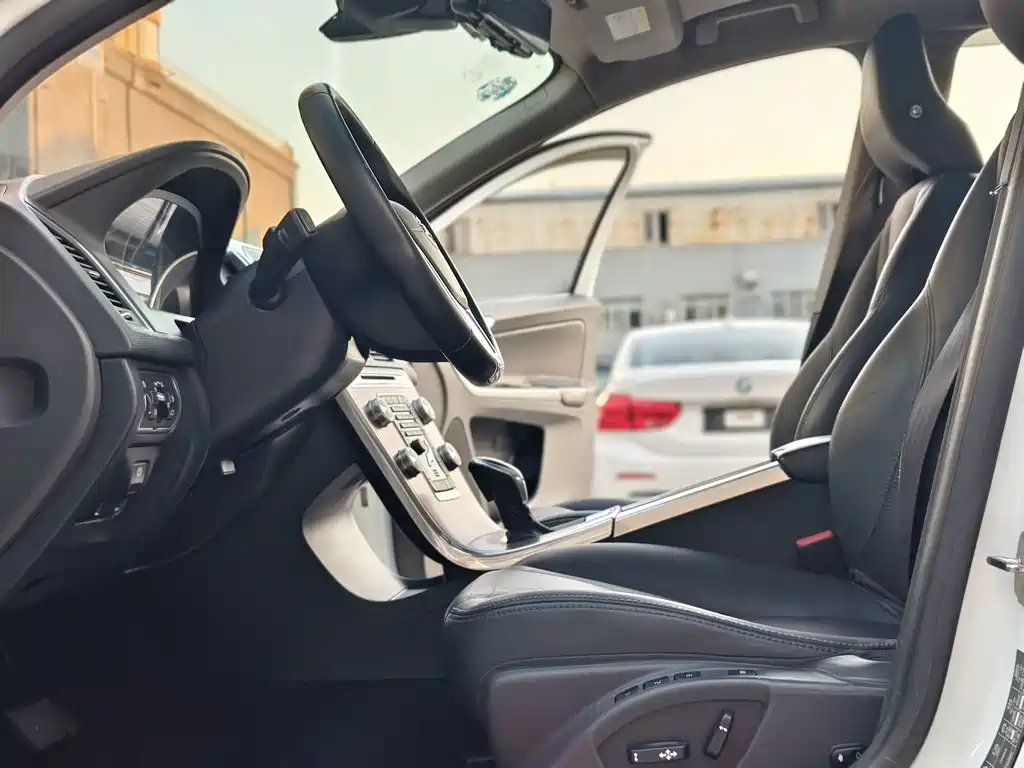 Volvo XC60 — миниатюра 10