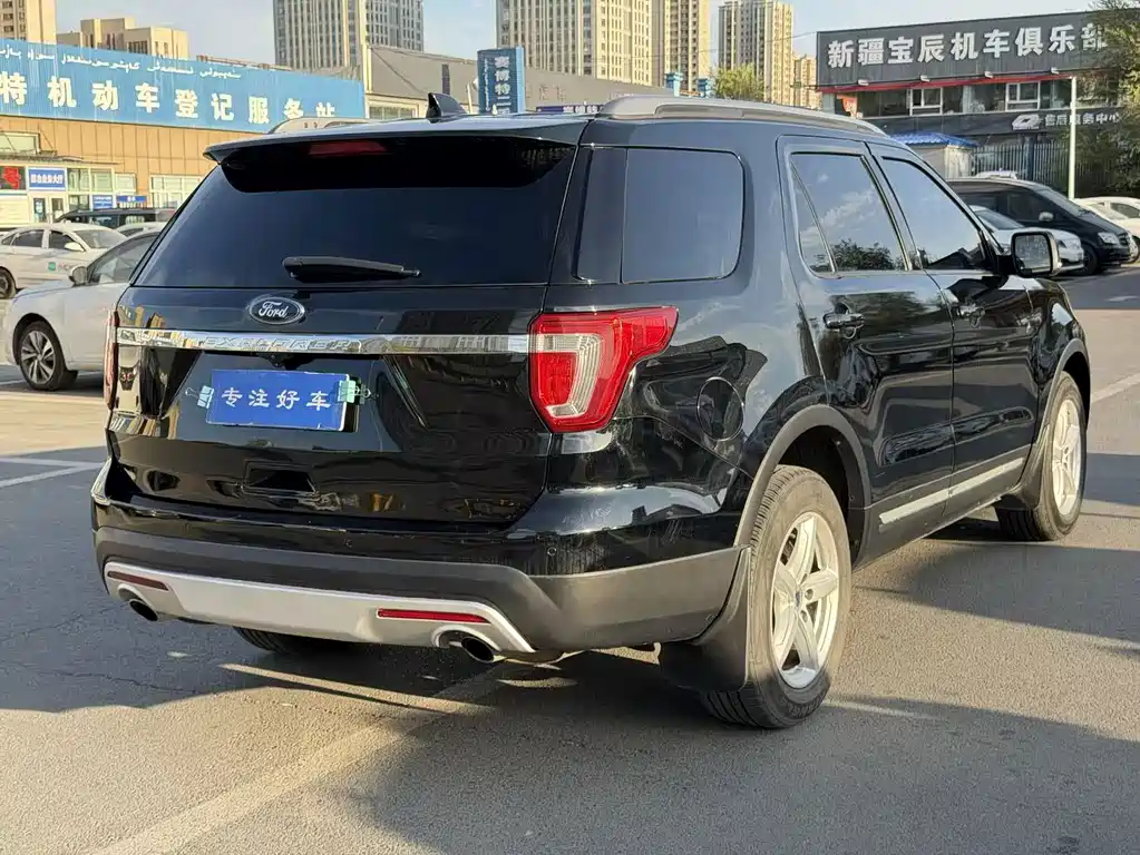 Ford Explorer (Import) — миниатюра 7