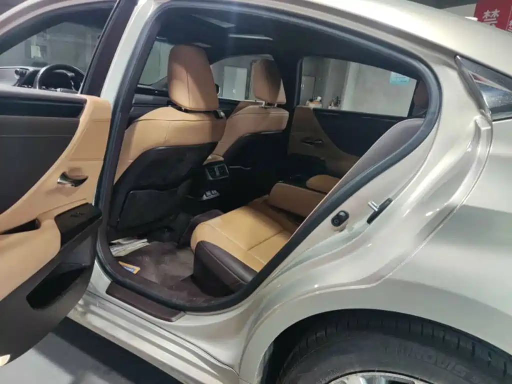 Lexus ES — миниатюра 8