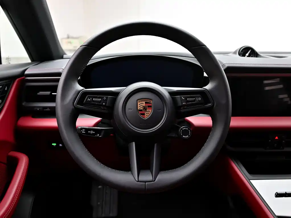 Porsche Macan EV — миниатюра 10