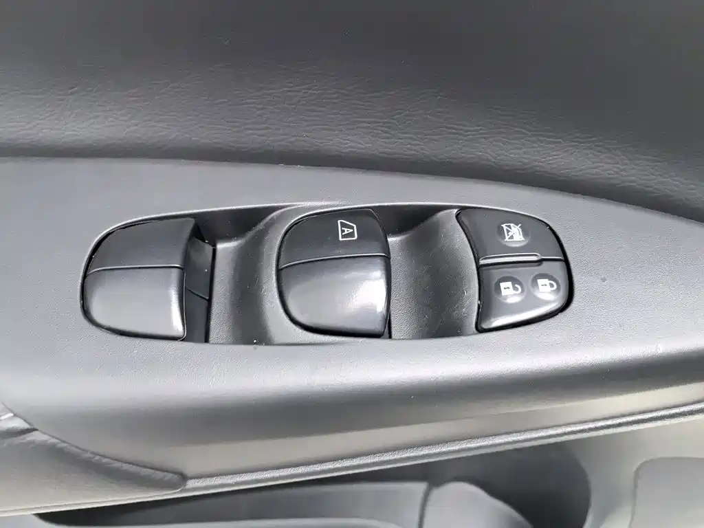 Nissan Sylphy — миниатюра 9