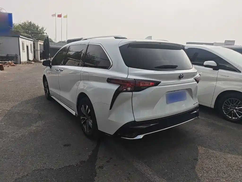 Toyota Granvia — миниатюра 5