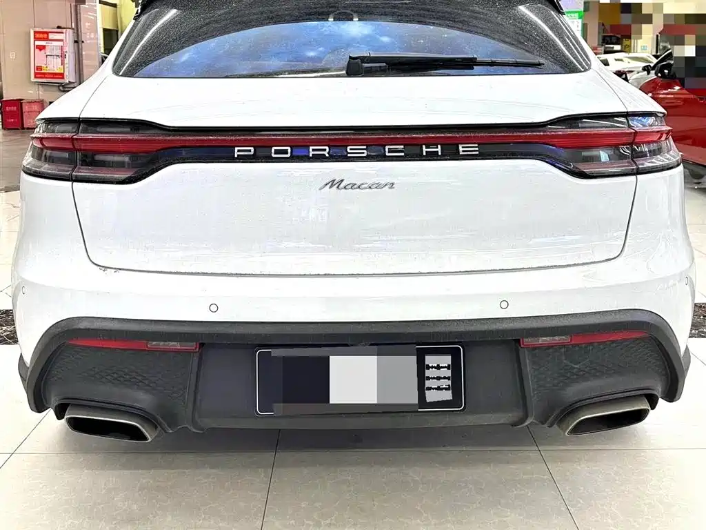 PORSCHE MACAN