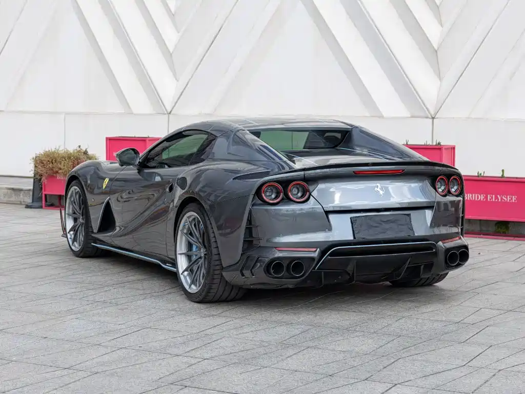 Ferrari 812 — миниатюра 6