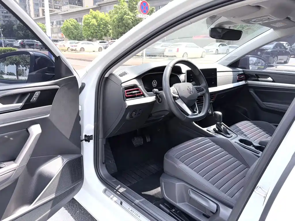Volkswagen Lavida — миниатюра 7