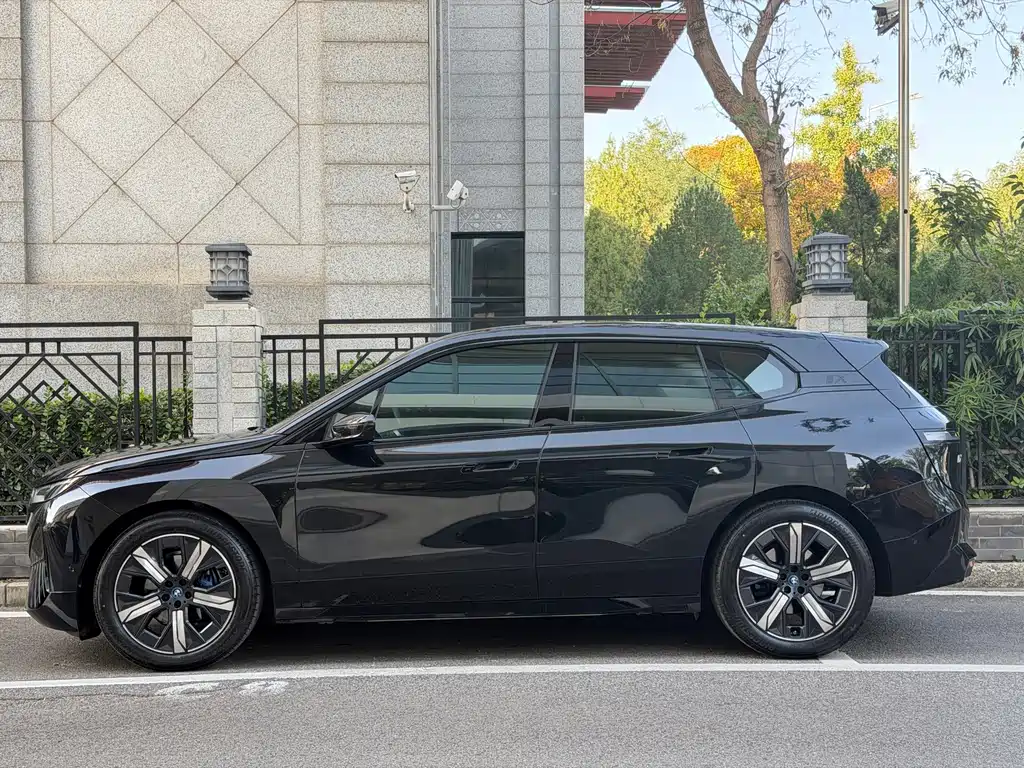 BMW iX M60 — миниатюра 2