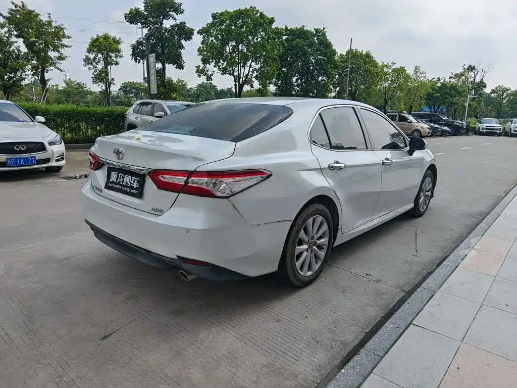 Toyota Camry — миниатюра 8