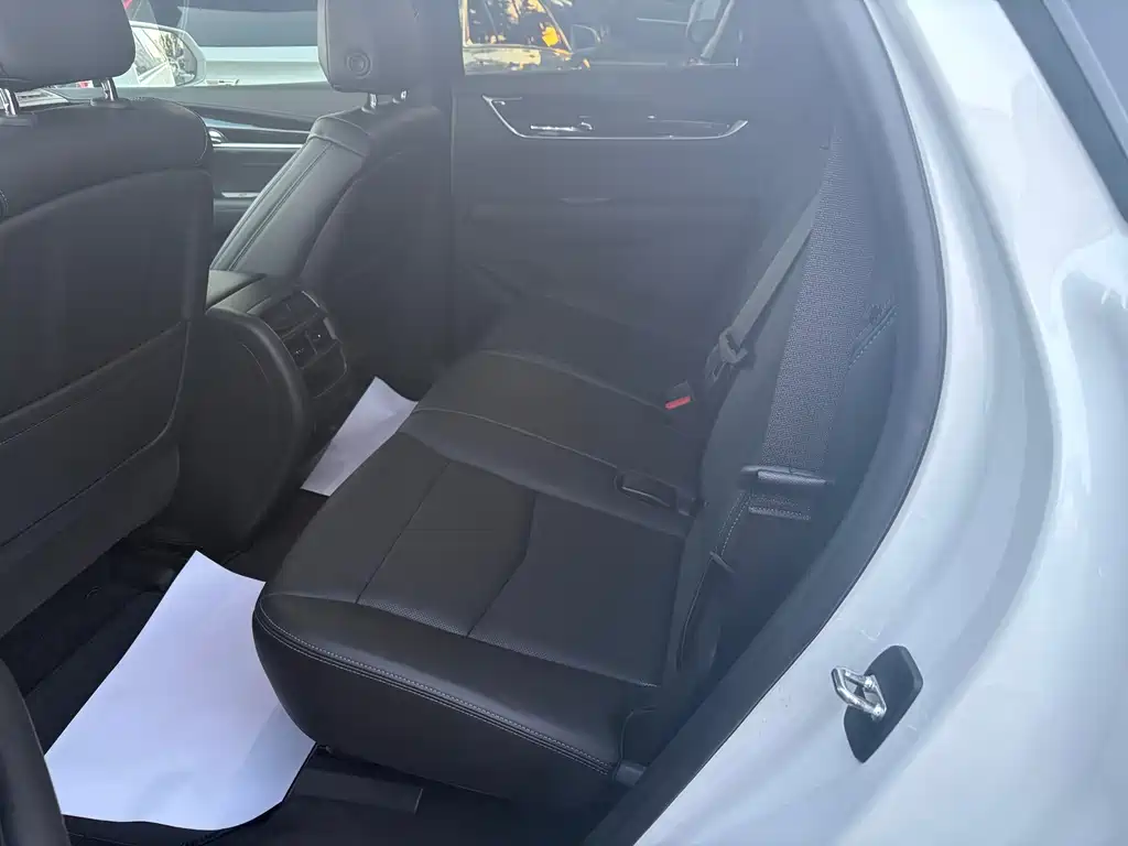 Cadillac XT5 — миниатюра 8