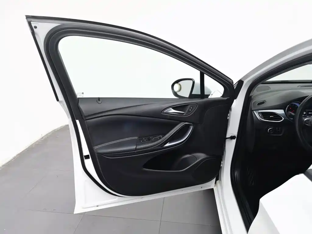 Buick Verano — миниатюра 8