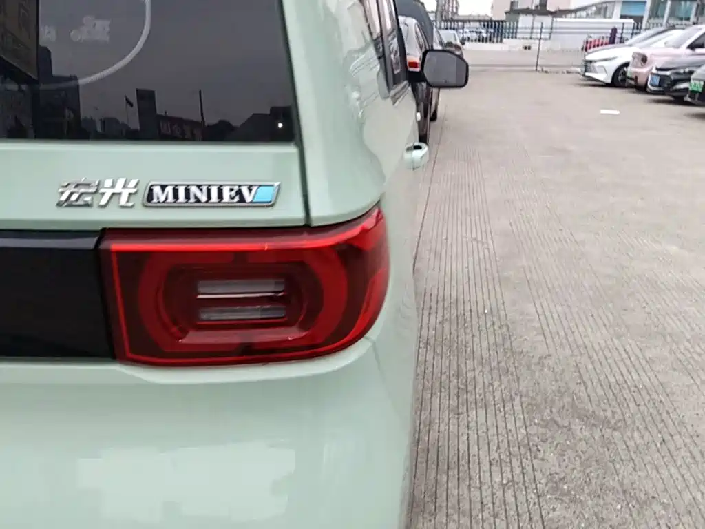 Wuling MINIEV — миниатюра 8