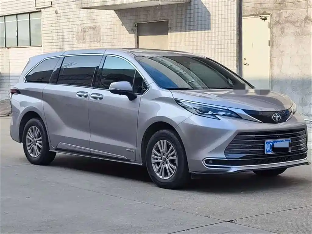 TOYOTA SIENNA