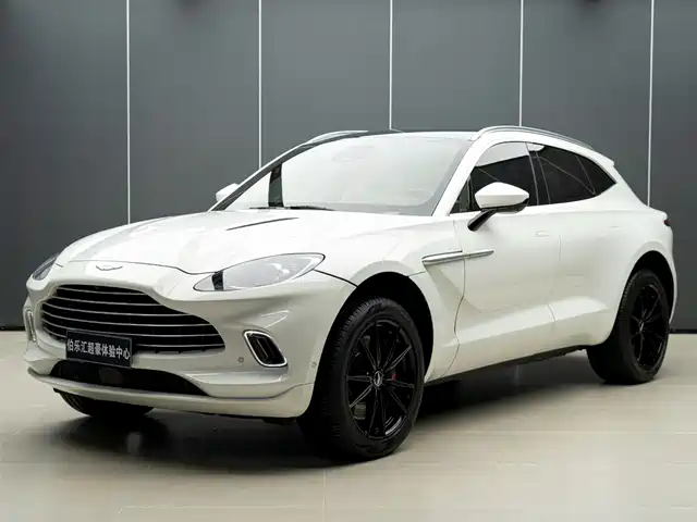 aston-martin dbx