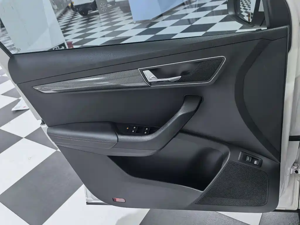 Skoda Karoq — миниатюра 16