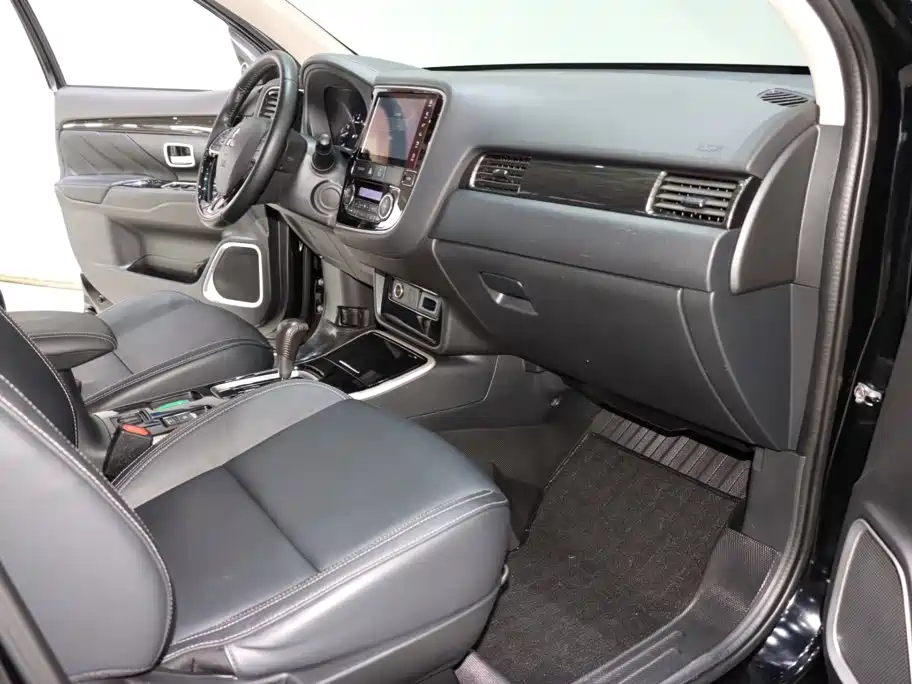 Mitsubishi Outlander 2020 2.0L Enjoy 5 мест