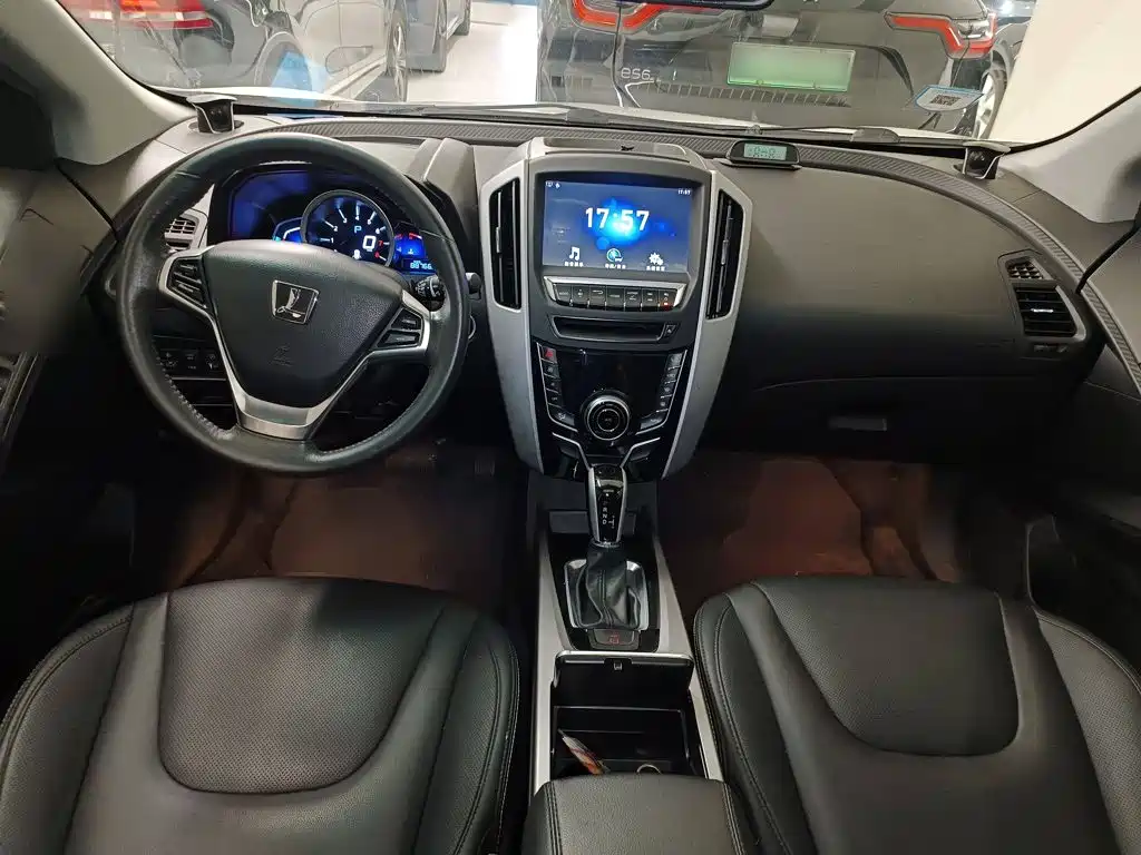 Luxgen U6 — миниатюра 10