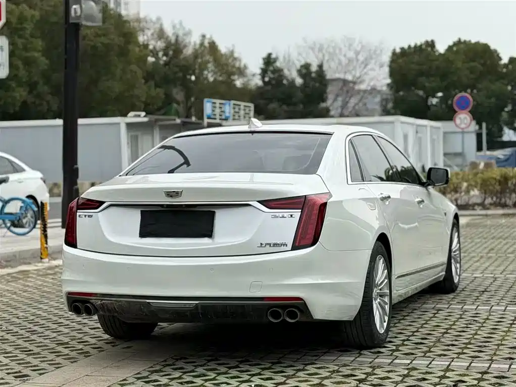 CADILLAC CT6