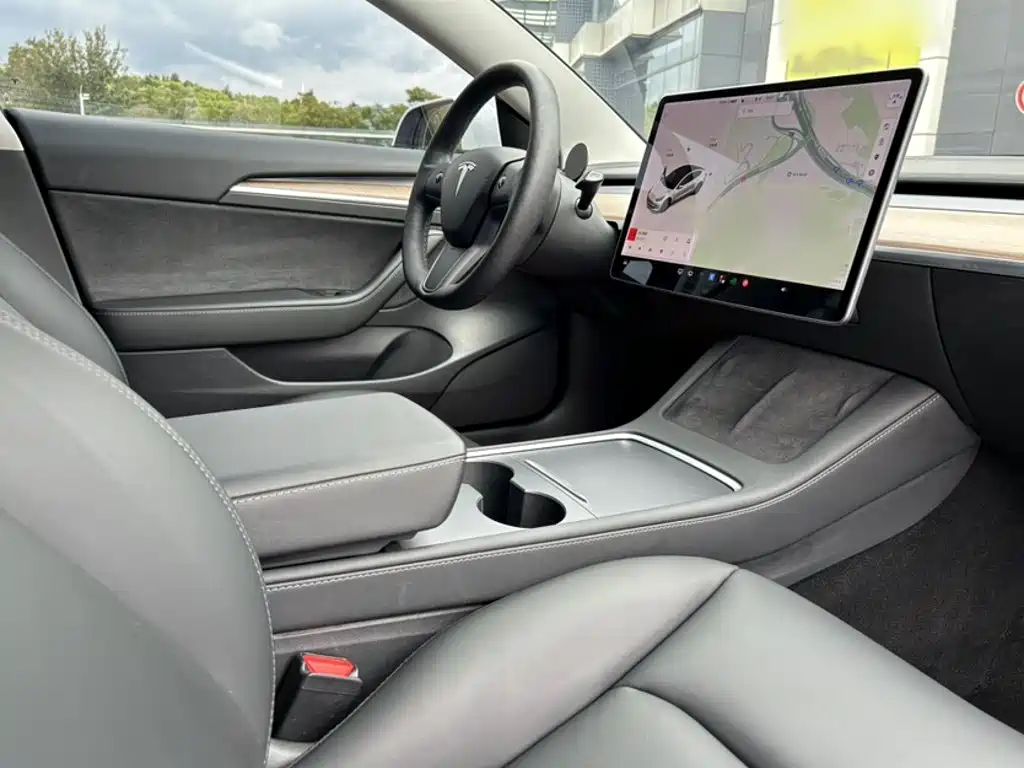 Tesla Model 3 — миниатюра 20