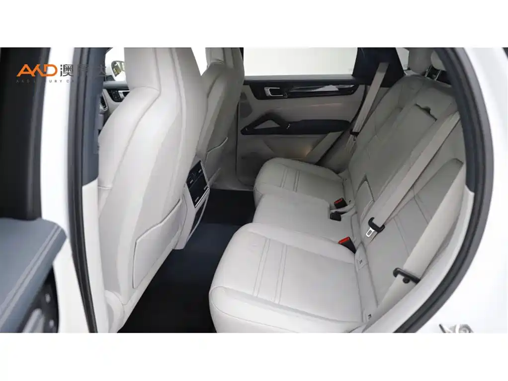 Porsche Cayenne — миниатюра 7