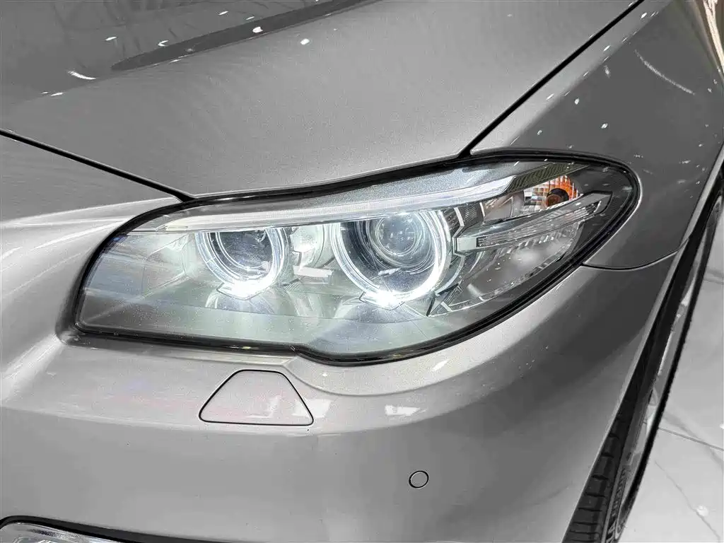 BMW 5 Series — миниатюра 7