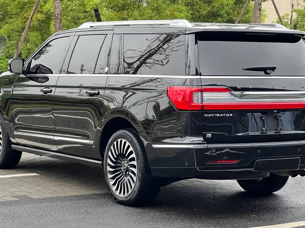Lincoln Navigator — миниатюра 14