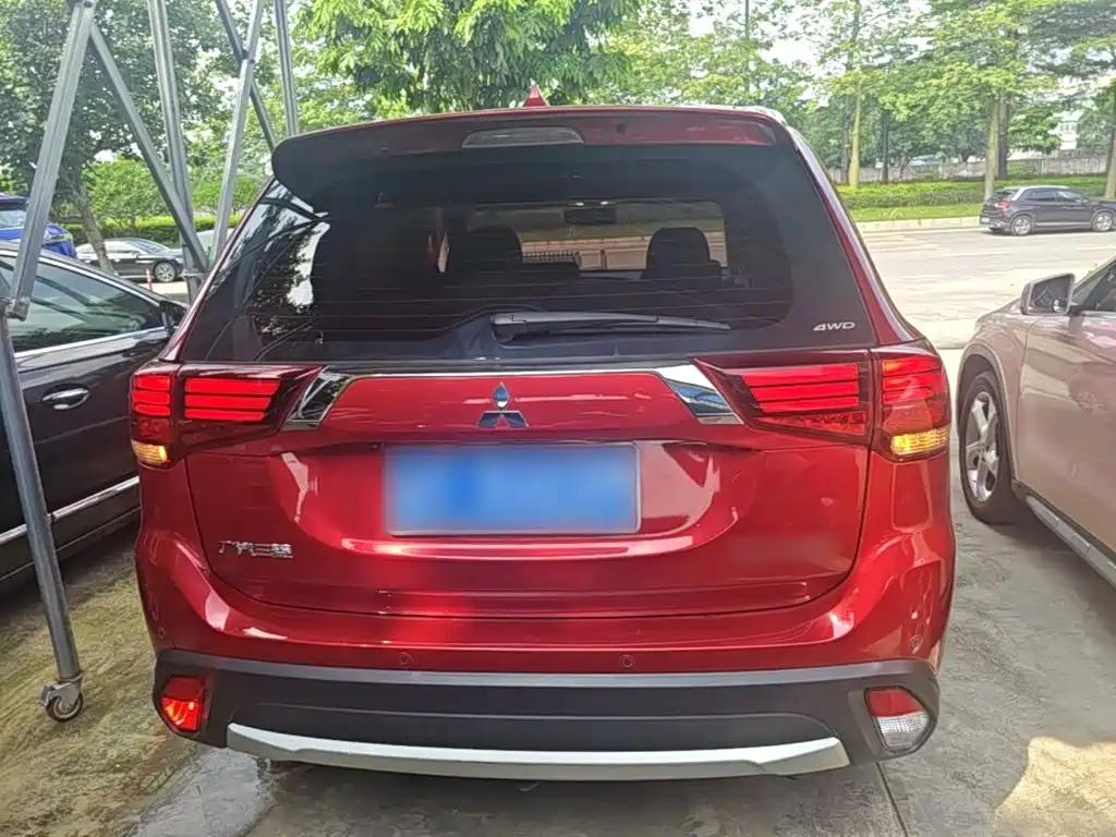 Mitsubishi Outlander — миниатюра 6