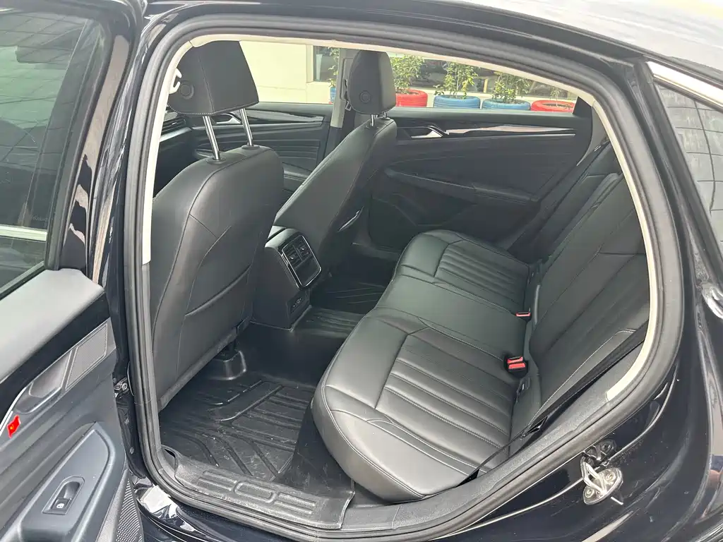 Volkswagen Passat — миниатюра 14