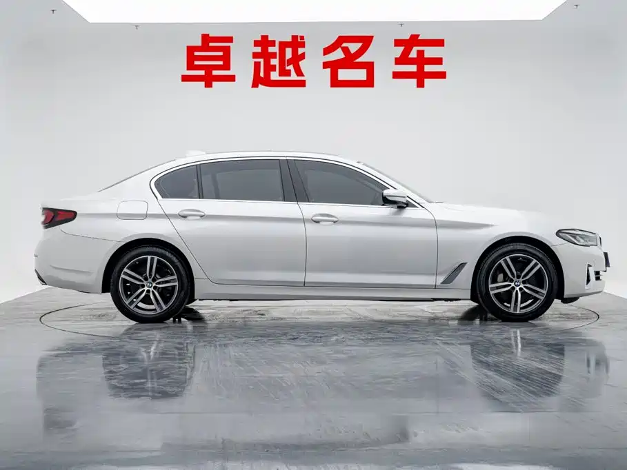 BMW 5 Series — миниатюра 4