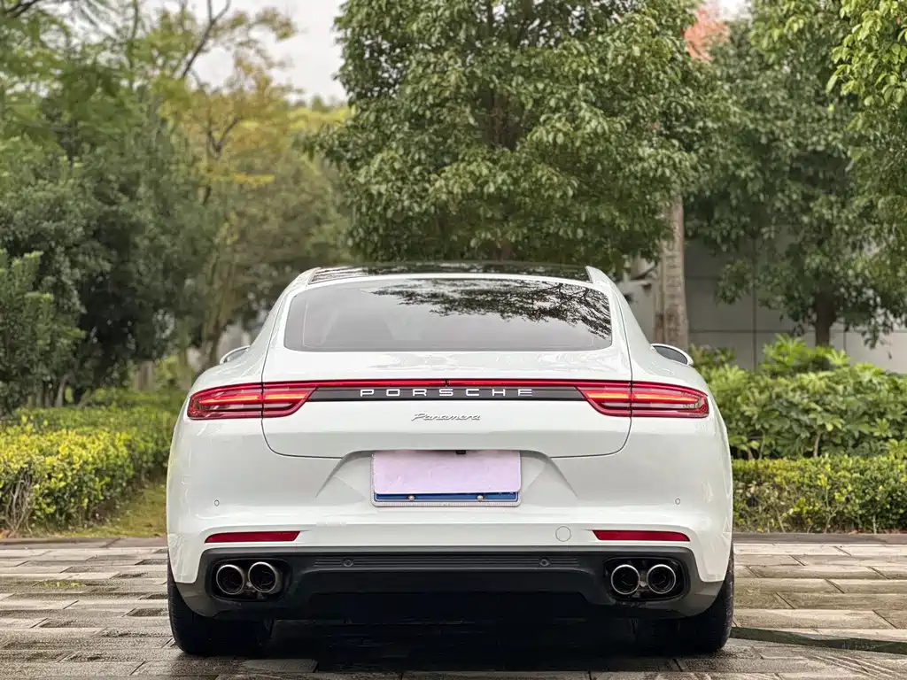 PORSCHE PANAMERA