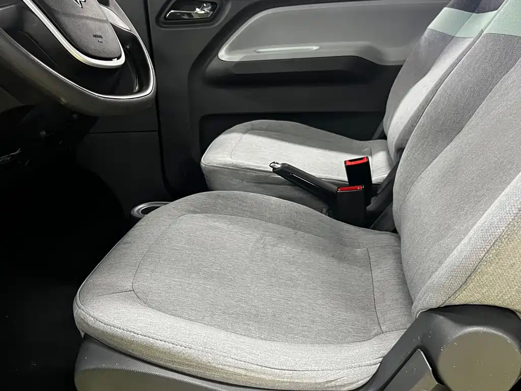 Wuling MINIEV — миниатюра 4