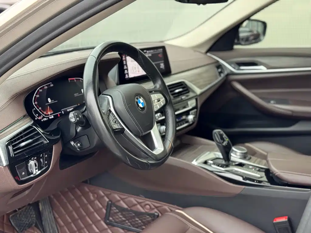 BMW 5 Series — миниатюра 8