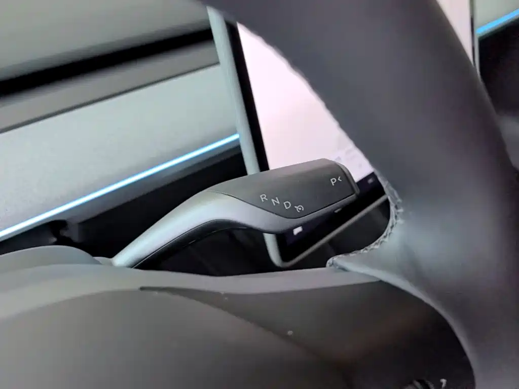 Tesla Model Y — миниатюра 14