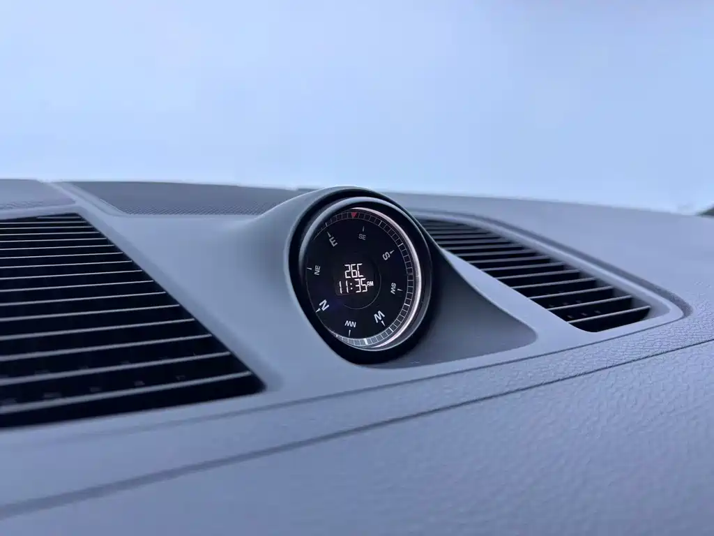 Porsche Cayenne — миниатюра 13