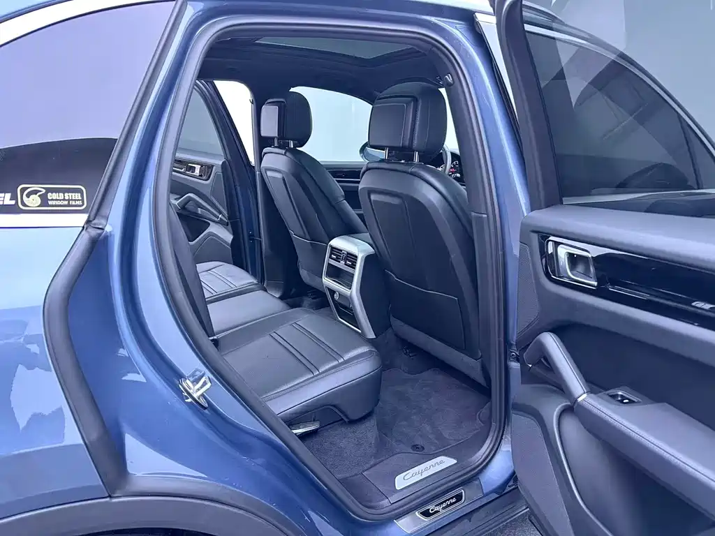 Porsche Cayenne — миниатюра 21