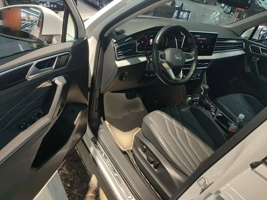 Volkswagen Tiguan L — миниатюра 16