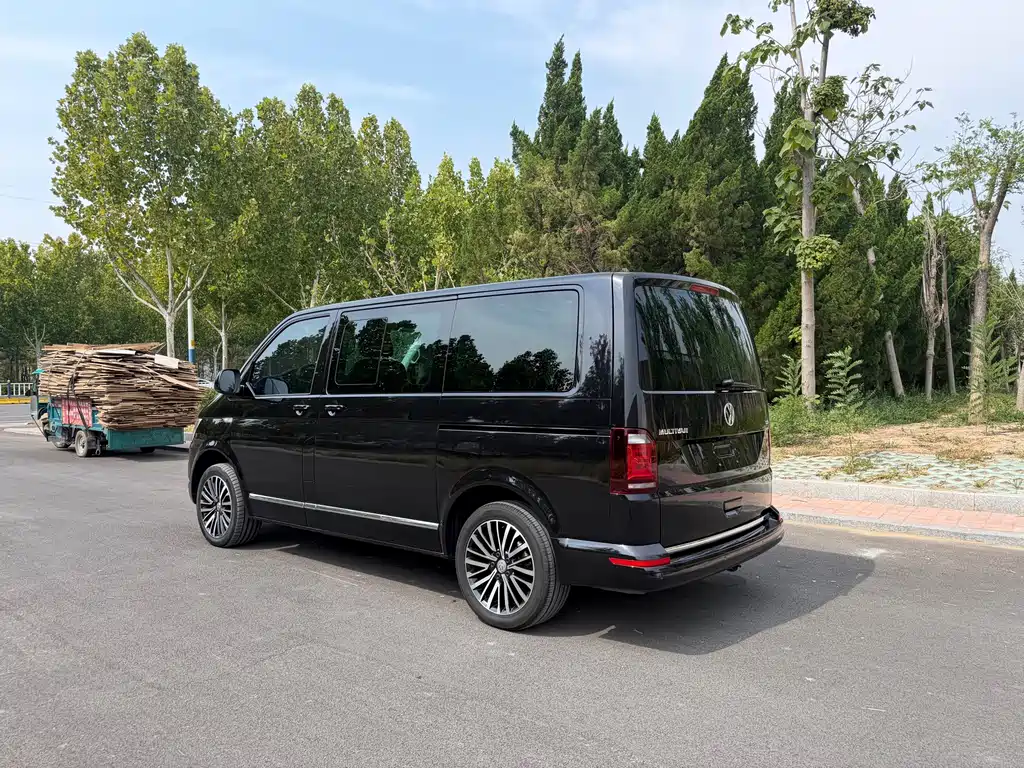Volkswagen Multivan — миниатюра 5