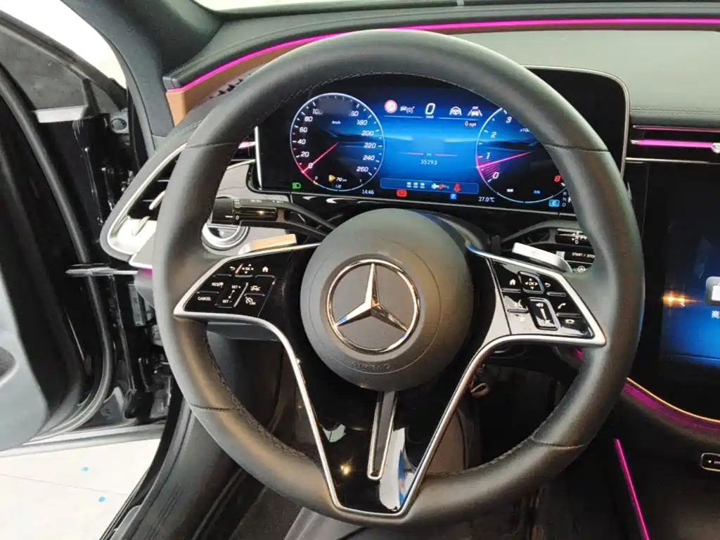 Mercedes-Benz E-Class — миниатюра 11