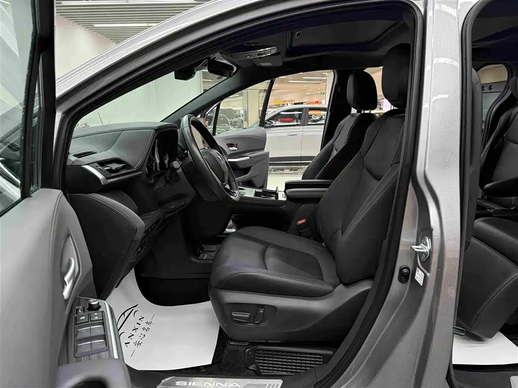 Toyota Sienna — миниатюра 6