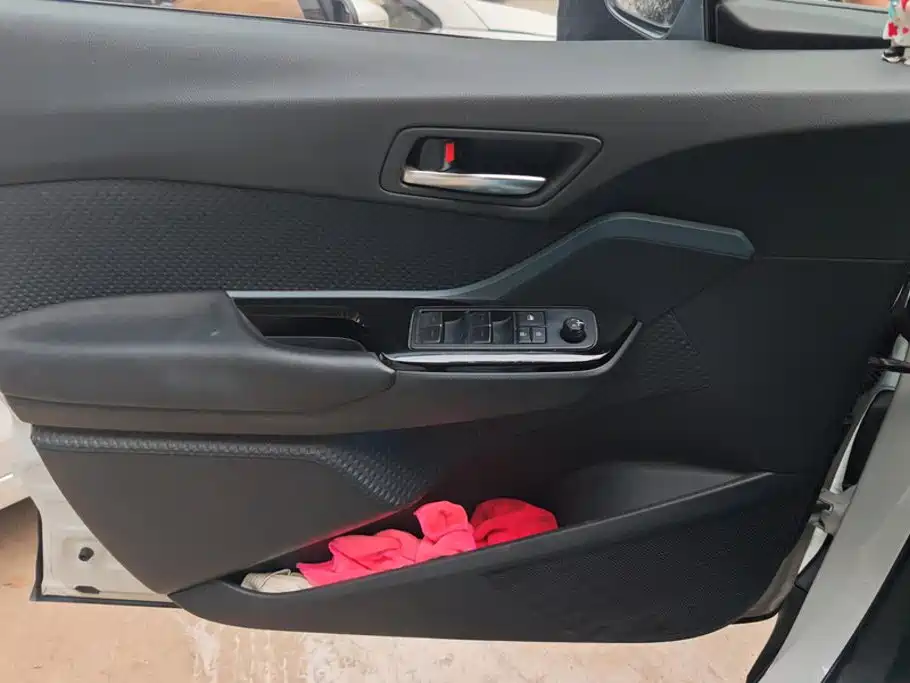 Toyota IZOA — миниатюра 7