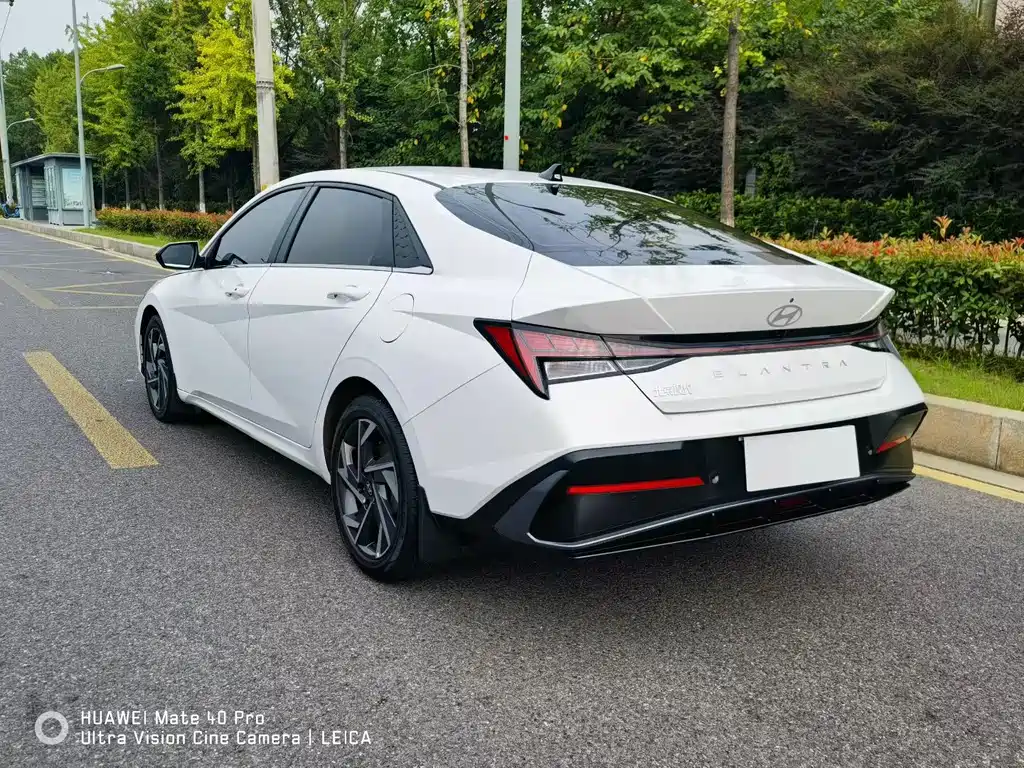Hyundai Elantra — миниатюра 9
