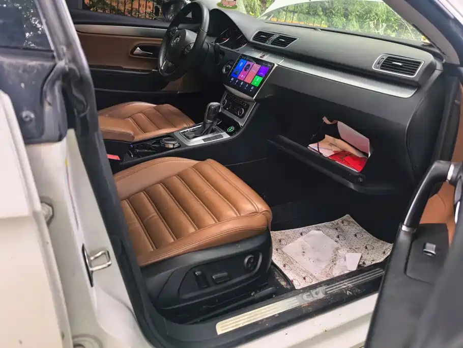Volkswagen FAW - Passat CC CC 2011 2.0TSI Luxury