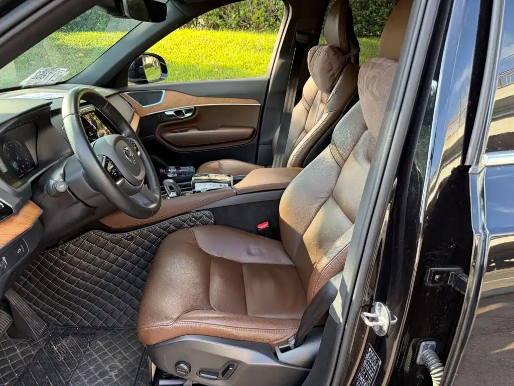 Volvo XC90 — миниатюра 8