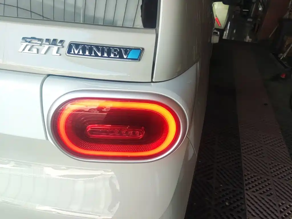Wuling MINIEV — миниатюра 8