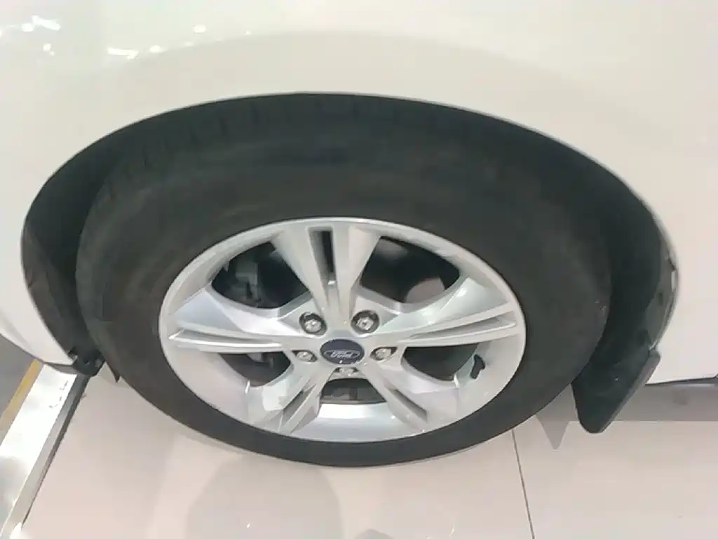 Ford Focus — миниатюра 23