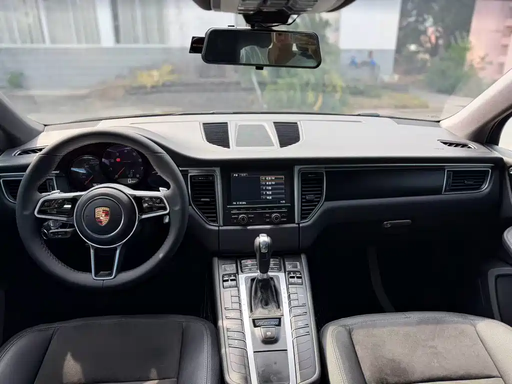 Porsche Macan — миниатюра 9