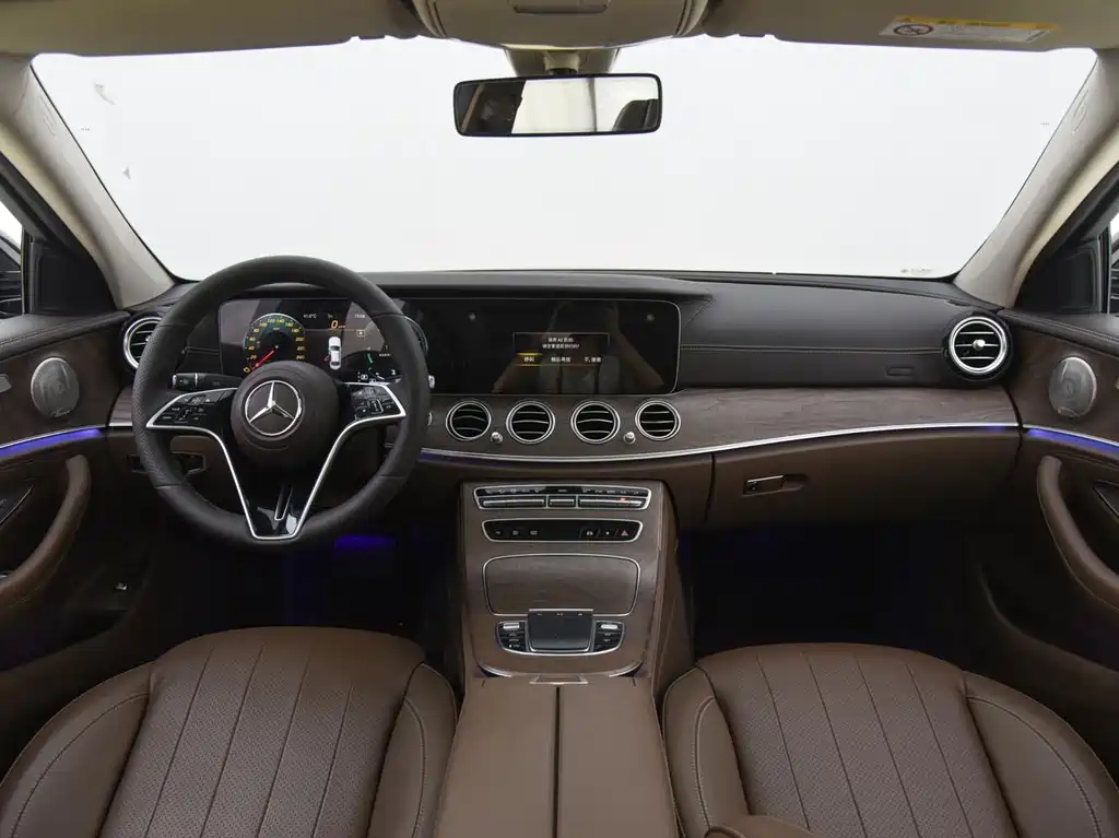 Mercedes-Benz E-Class — миниатюра 11