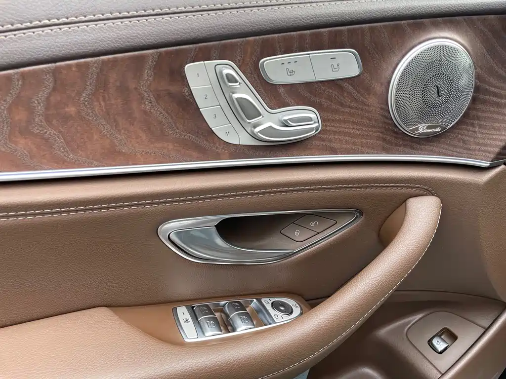 Mercedes-Benz E-Class — миниатюра 4