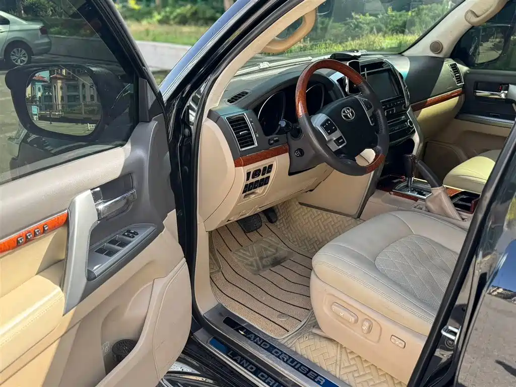 Toyota Land Cruiser 2012 4.6L AT VX-R